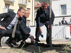 La presidente della vicina Repubblica ha piantato un albero dell’amicizia insieme a governatore e sindaco