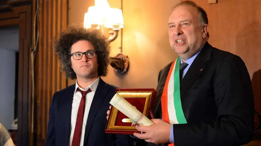 Foto BRUNI 19.02.16 Simone Cristicchi ricweve la cittadinanza dal Sindaco Cosolini