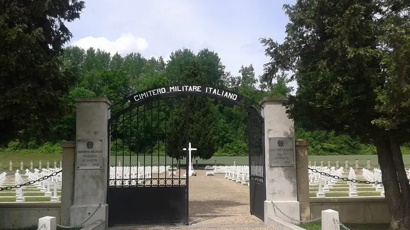 Un'immagine del cimitero italiano a Soupir