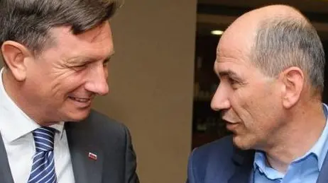 l capo dello Stato Borut Pahor (a sinistra) e Janez Janša durante un incontro in una foto d’archivio