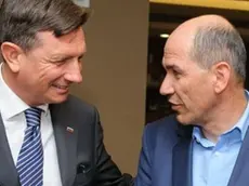 l capo dello Stato Borut Pahor (a sinistra) e Janez Janša durante un incontro in una foto d’archivio