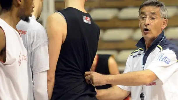 Foto Bruni 09.02.16 Tanjevic presiede l'allenamento dell'Alma Trieste