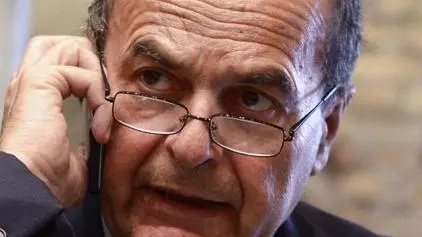 Il segretario del Partito Democratico Pierluigi Bersani durante il convegno ''Un nuovo alfabeto per l'Italia '' nel tempio di Adriano, Roma, 25 maggio 2012. ANSA / GUIDO MONTANI