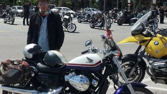 Fabio Candussi, 41 anni, con la sua moto