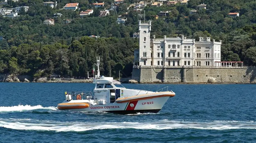 Un motoscafo della Guardia Costiera di Trieste