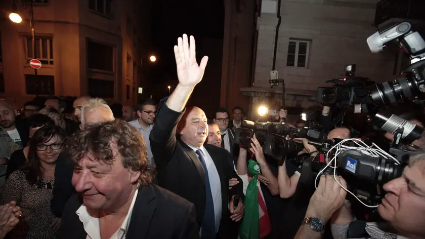 Il sindaco di Trieste Dipiazza festeggia dopo una delle tante vittorie elettorali