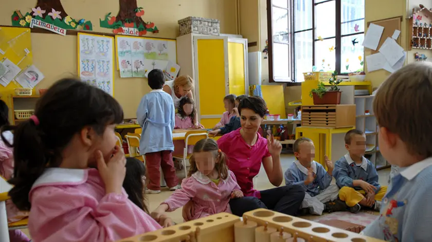 24/05/2007 PRESENTAZIONE DELLA MINISERIE TV MARIA MONTESSORI UNA VITA PER I BAMBINI NELLA FOTO PAOLA CORTELLESI NELLA SCUOLA ELEMENTARE MONTESSORI