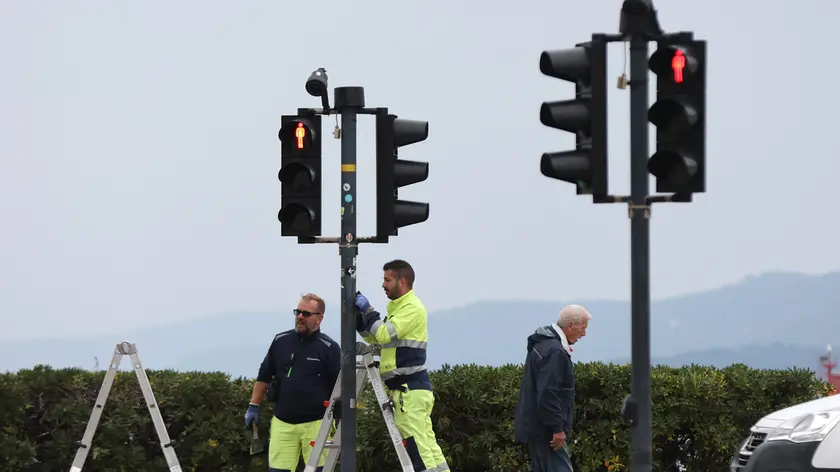 La pulizia e rimozione degli adesivi Foto Lasorte