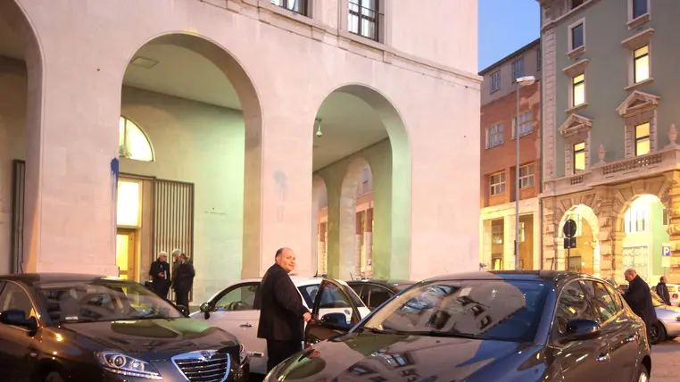 Lasorte Trieste 10/12/13 - Regione, Piazza Oberdan, Nuove Auto Blu Assessori, Lancia Delta