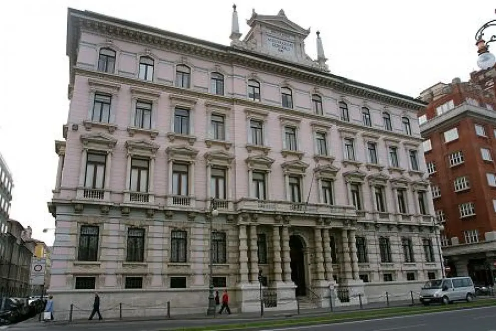 Il palazzo di piazza Duca degli Abruzzi, a Trieste, sede delle Assicurazioni Generali