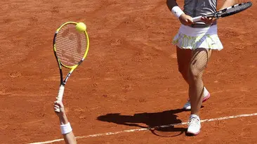 Italy's Sara Errani, top right, and Roberta Vinci return the ball to Su-Wei Hsieh, of Taipei, and China's Peng Shuai during their women's doubles final match of the French Open tennis tournament at the Roland Garros stadium, in Paris, France, Sunday, June 8, 2014. (AP Photo/Thibault Camus)