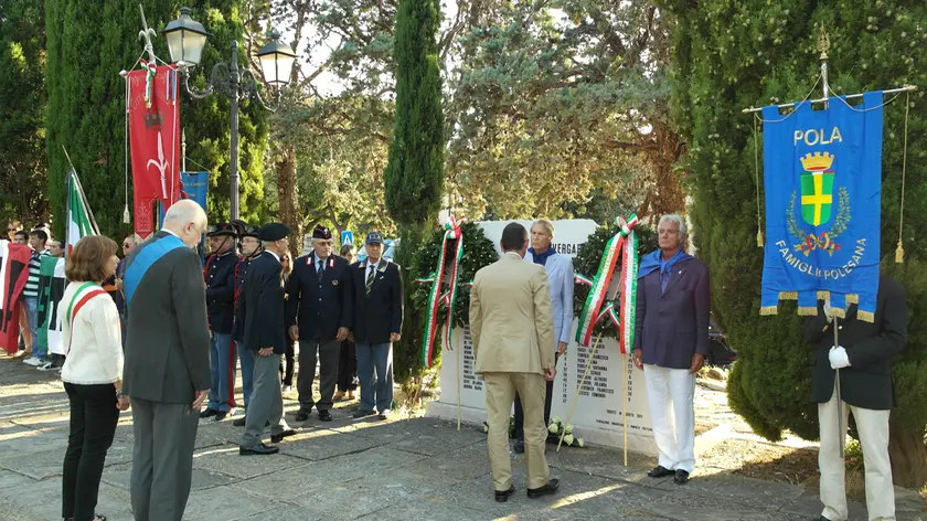 Una passata commemorazione della strage di Vergarolla