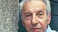 Roma 17 giugno 2009. Elio Pecora, poeta, scrittore e saggista, ritratto a Roma in via Giulia. Foto: Rino Bianchi