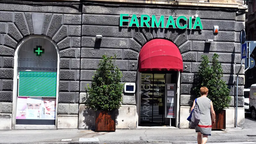 Foto BRUNI 08.08.2018 Farmacia rapinata in via Giulia 14