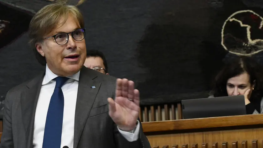 L'assessore regionale alle Attività produttive e Turismo Sergio Emidio Bini interviene in Aula sui documenti finanziari
