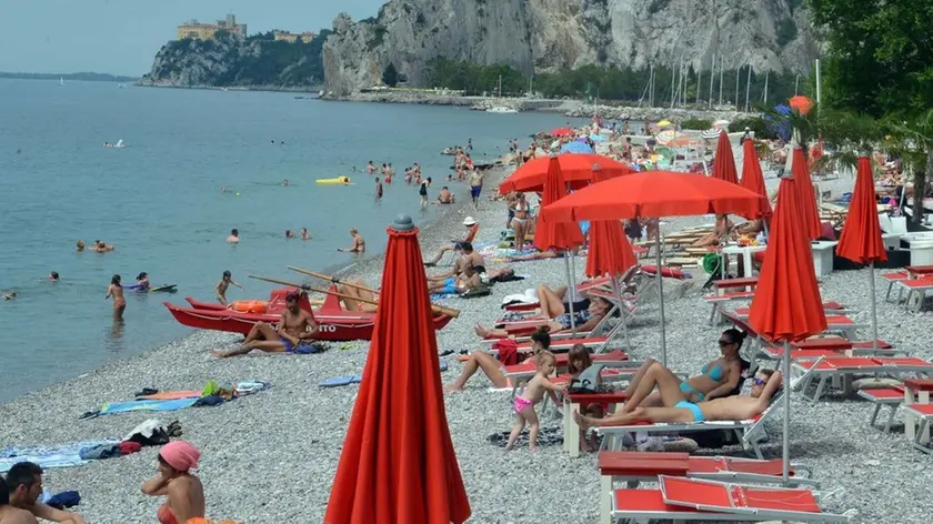 La spiaggia di Castelreggio in una foto d’archivio