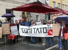 Un presidio di protesta organizzato dal Comitato degli ex soci Coop