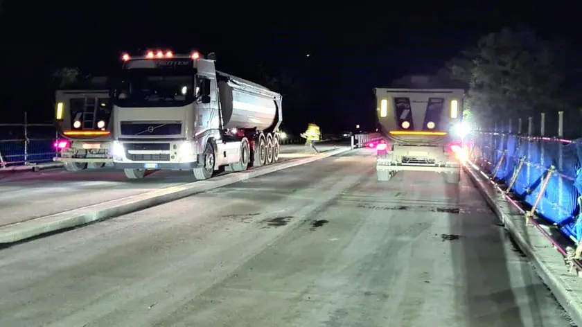 Le prove di carico con i camion in notturna hanno superato il test di collaudo