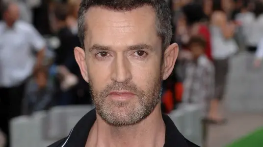 epa01035931 British actor Rupert Everett poses for photographers at the UK film premiere of 'Shrek the Third' held at the Odeon Leicester Square in Central London, 11 June 2007. The film is expected to do similarly well at the box office as its previous part 'Shrek II' which has cashed in cc. $920 million worldwide. ANSA / EPA/DANIEL DEME / PAL