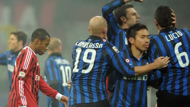 Ac Milan Brazilian forward Robinho (L) shows his dejection as Inter Milan players celebrate at the end of the Italian Serie A soccer match Ac Milan vs Fc Internazionale Milano (Inter Milan) at Giuseppe Meazza stadium in Milan, Italy, 15 January 2012. ANSA/DANIEL DAL ZENNARO