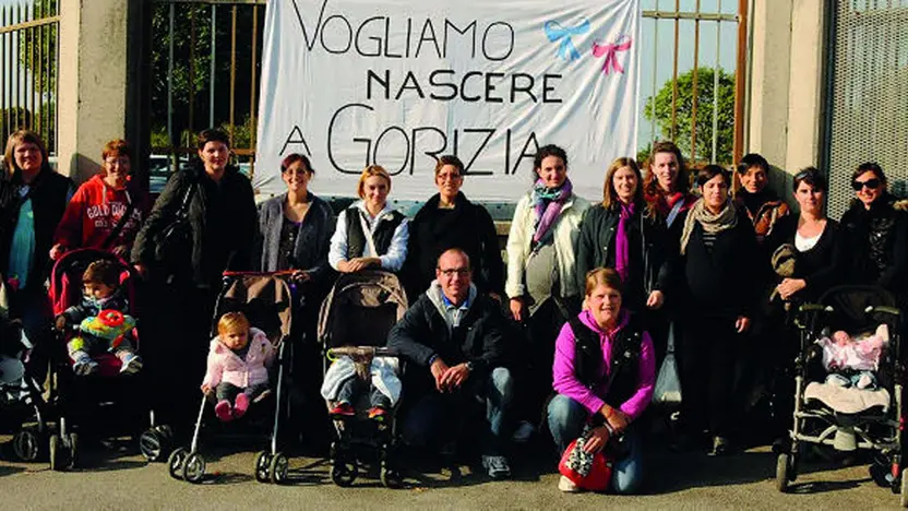 Una delle tante manifestazioni svoltesi nel passato per tutelare il Punto nascita di Gorizia