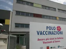 L'ingresso del nuovo hub vaccinale (Foto Bonaventura)