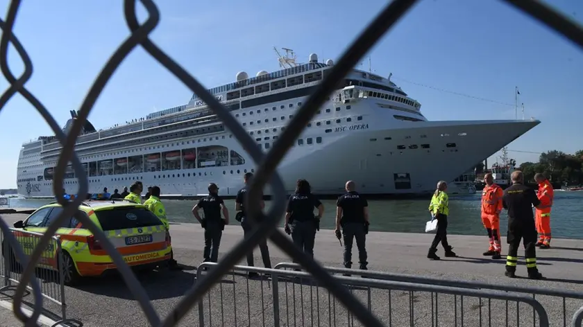 Interpress\M.Tagliapietra Venezia 02.06.2019.- Incidente MSC Opera e la River Countess in canale della Giudecca.