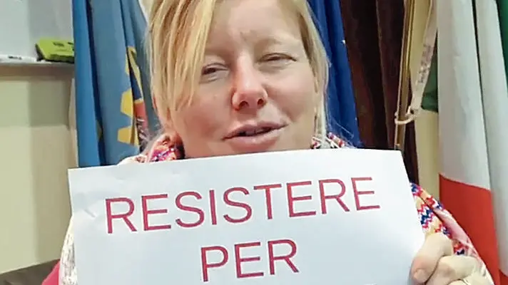 La deputata ex M5s Sara Cunial, in un fermo immagine tratto da un video postato sul suo profilo Facebook dallo stesso Barillari, Roma, 15 ottobre 2021. FACEBOOK DAVIDE BARILLARI +++ATTENZIONE LA FOTO NON PUO' ESSERE PUBBLICATA O RIPRODOTTA SENZA L'AUTORIZZAZIONE DELLA FONTE DI ORIGINE CUI SI RINVIA+++ +++NO SALES; NO ARCHIVE; EDITORIAL USE ONLY+++