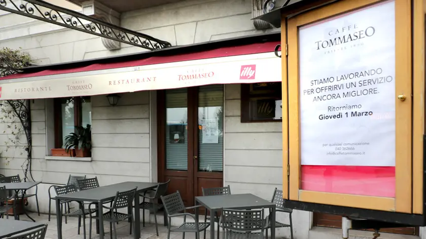 Lasorte Trieste 20/02/18 - Caffè Tommaseo chiuso per lavori