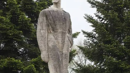 Bumbaca Gorizia 28.04.2019 Statua Duca d'Aosta Aeroporto © Fotografia di Pierluigi Bumbaca