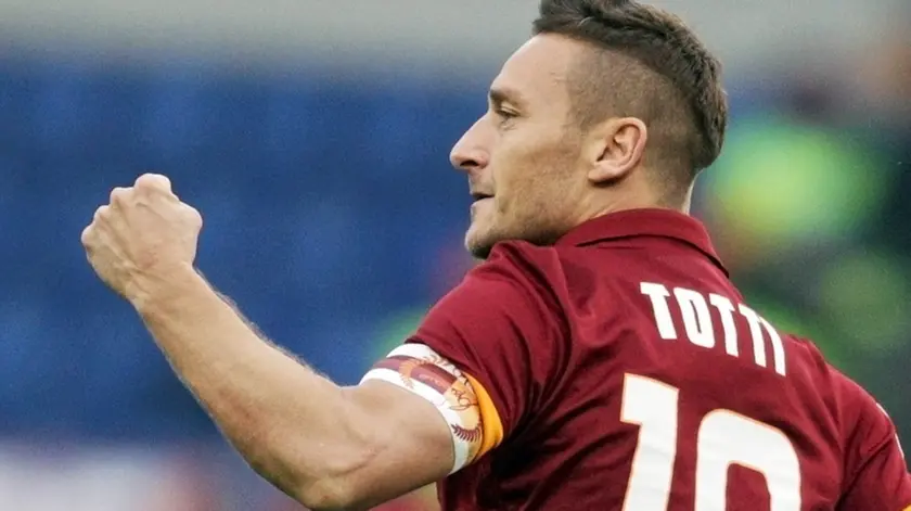 11/01/2015 Roma, stadio Olimpico, campionato di calcio serie A 2014-15, Roma-Lazio, nella foto Francesco Totti esulta per il gol