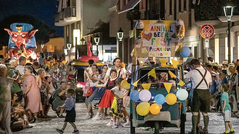 La sfilata del carnevale estivo lo scorso anno Foto di Katia Bonaventura