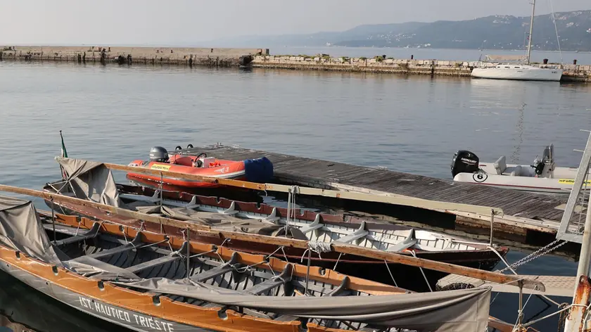 Barche ormeggiate alla stazione a mare