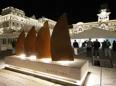 L’inaugurazione di “Aria” di Stefano Conticelli in piazza Unità a ottobre per la Barcolana. Foto Lasorte