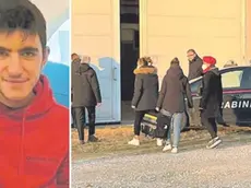 Lorenzo Parelli e, a destra, l’arrivo degli inquirenti all’esterno della Burimec il 21 gennaio 2022