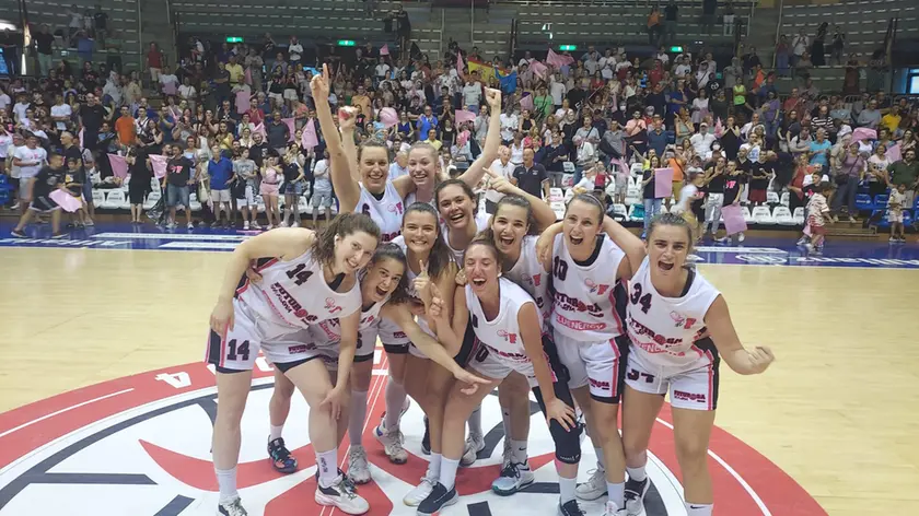 Il Futurosa festeggia la conquista della serie A2. Foto Bruni