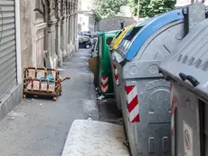 I rifiuti ingombranti abbandonati domenica mattina in via della Pietà