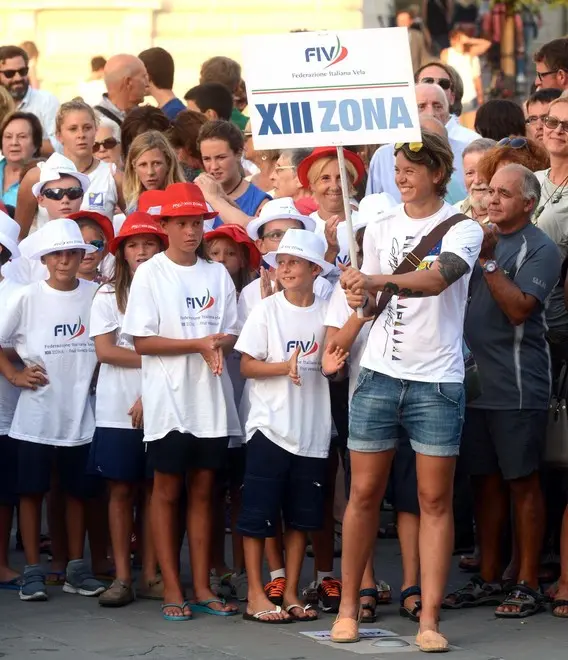 I piccoli velisti della regione con Francesca Clapcich (foto Bruni)