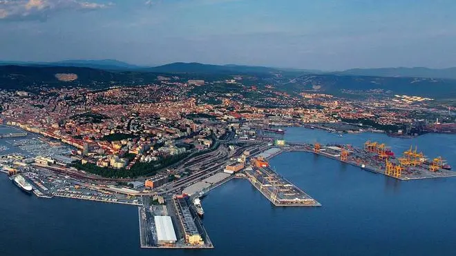 sterle trieste trieste dall'alto alla c a dott alessandro mezzena pregasi gentilmente di conservare queste foto