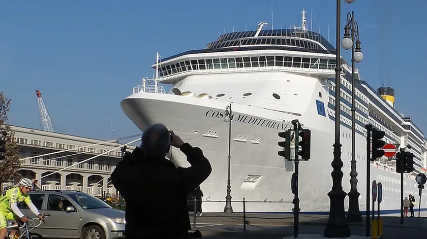 Costa mediterranea attraccata alla Marittima