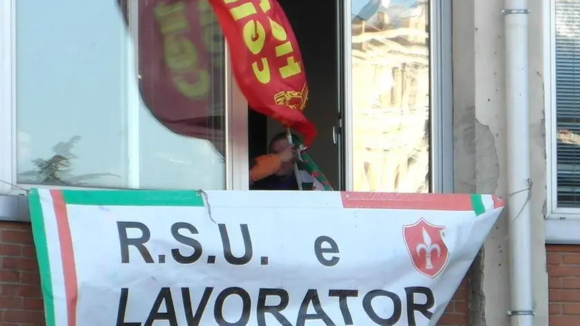 Un’immagine relativa all’occupazione dello stabilimento Sertubi avvenuta nel novembre 2012