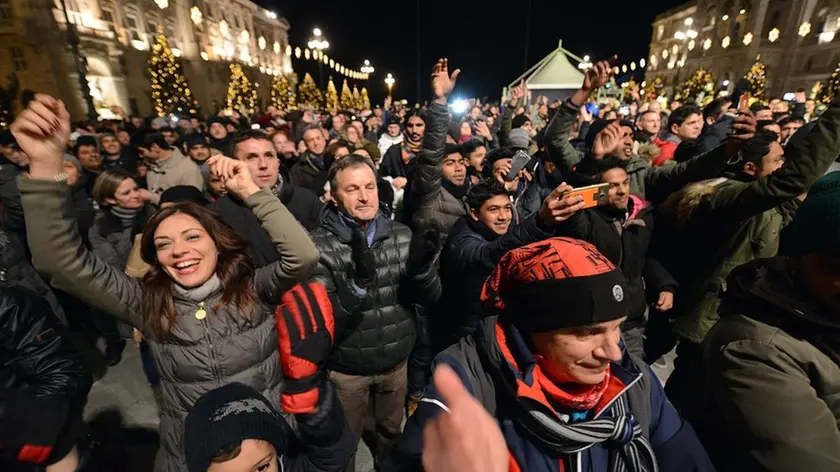 Foto BRUNI 01.01.17 P.zza Unità-Capodanno 2016-la prevenzione-il palco e i fuochi