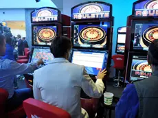 Alcune slot machine installate in un bar