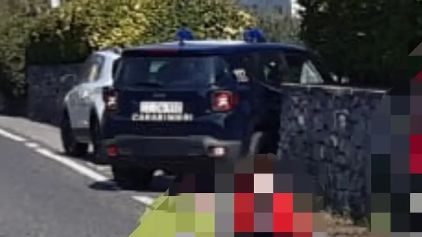 Il ciclista soccorso dai carabinieri