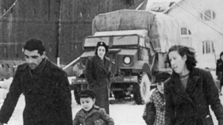 Una foto dell’esodo da Pola. La storica Mila Orlić firma il saggio