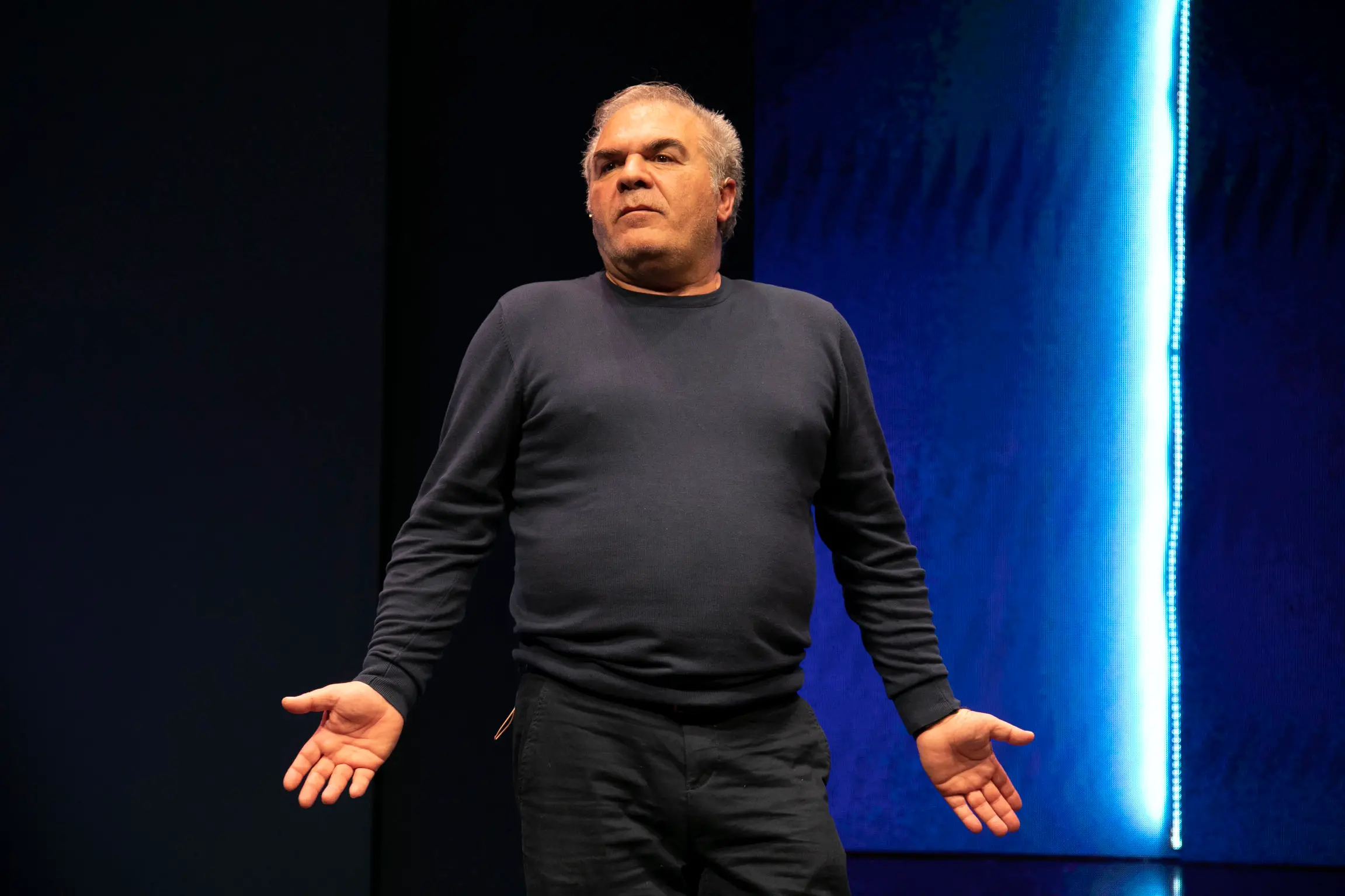 Trionfo di partecipazione e di pubblico al 18° CantaFestival de la Bisiacaria, il cosiddetto “Sanremo bisiaco” edizione 2022, in programma al Teatro Comunale di Monfalcone. A vincere con 412 voti, tra una pioggia di coriandoli e di applausi la canzone “Al pianista e la balarina”, un brano cantato da Manuel Dominko di Gorizia e Martina Zerjal di Trieste (testo di Marco Giovanetti, musica di Manuel Dominko). La coppia ha ricevuto il premio dal sindaco Anna Maria Cisint e dal presidente della Pro loco Giorgio Iuretta. Le foto sono di Katia Bonaventura