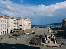Trieste, piazza Unità d'Italia in allestimento in questa foto di Massimo Silvano