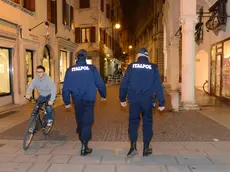 Guardie giurate di pattuglia in una foto di repertorio