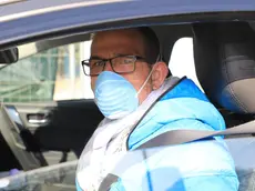 Un taxista di Gorizia ai tempi del coronavirus. Foto Bumbaca