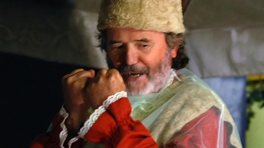 Tullio Svettini in una commedia sull’oro di Attila,